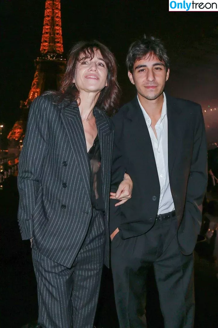 Charlotte Gainsbourg голая photo #0151 (cgainsbourg / charlottegainsbourg)