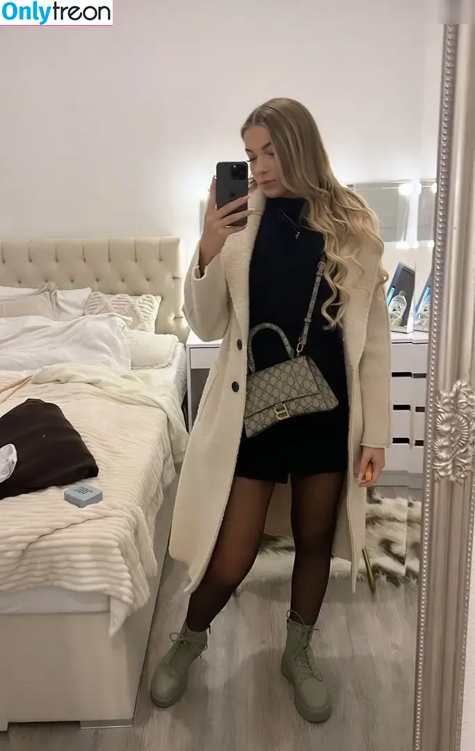 Charlotte Hegert голая photo #0005 (charlottehegert)