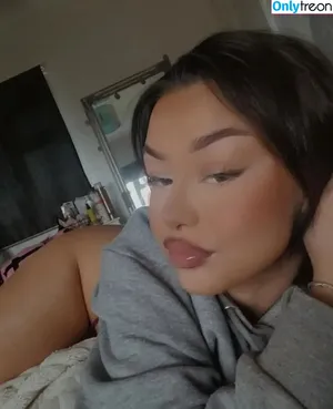 Charlotte.hutchinsonx nude photo #0002