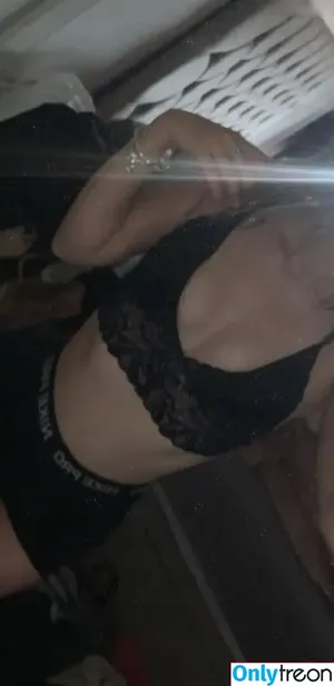 Charlotte.hutchinsonx nude photo #0014