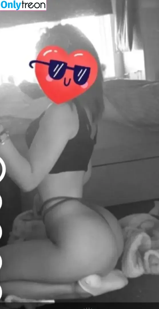 Charlotte.hutchinsonx nude photo #0007 (Charlotte.hutchinsonx)