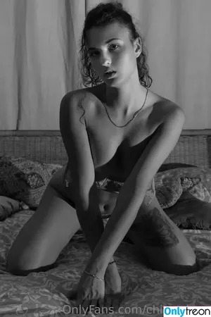 charlotte_lapiedrafree / charlottelapiedra_ nude photo #0053
