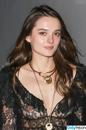 Charlotte Lawrence / charlotteslawrence nude photo #0769