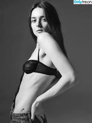 Charlotte Lawrence / charlotteslawrence nude photo #0953