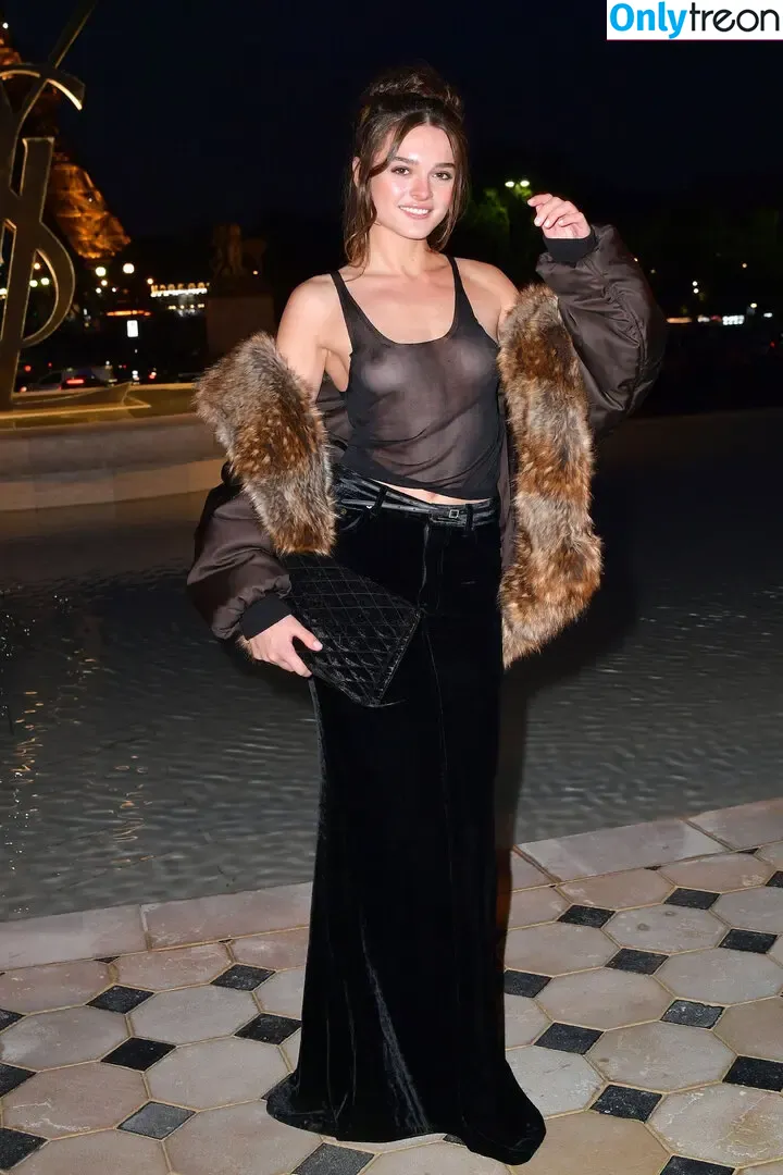 Charlotte Lawrence nude photo #0776 (charlotteslawrence)