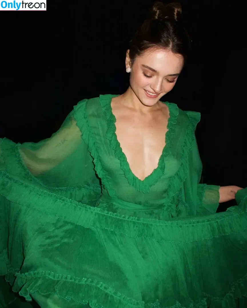 Charlotte Lawrence nude photo #0797 (charlotteslawrence)