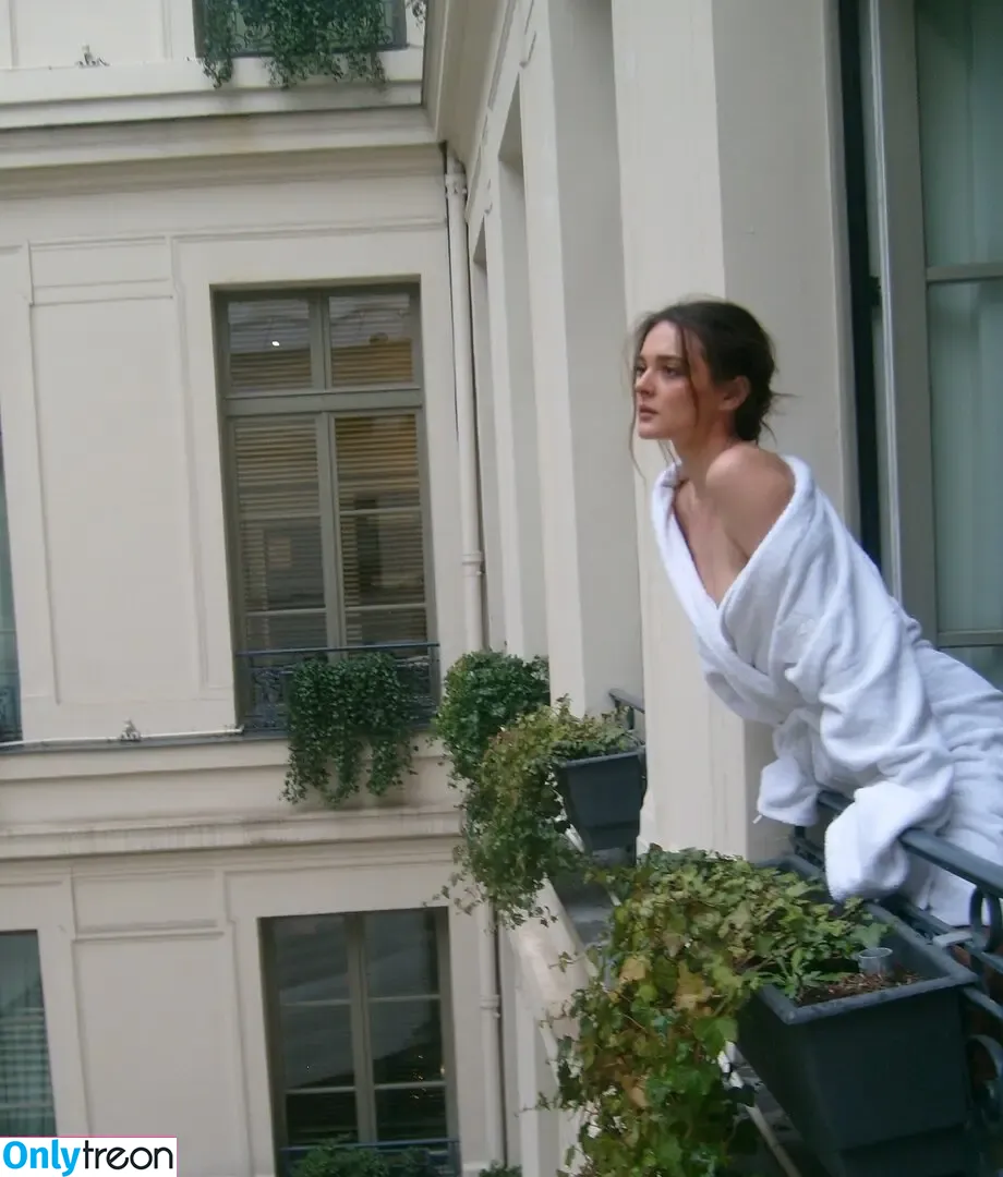 Charlotte Lawrence nude photo #0805 (charlotteslawrence)