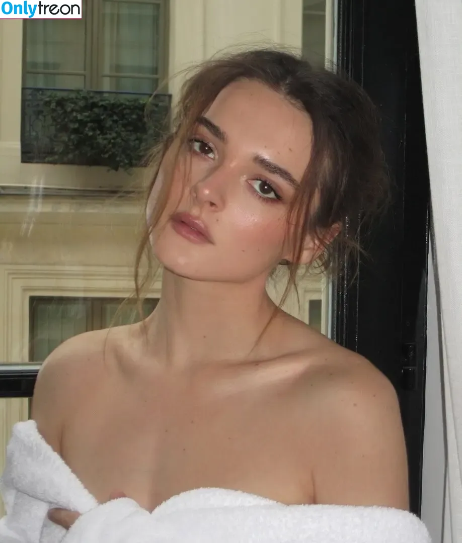 Charlotte Lawrence nude photo #0807 (charlotteslawrence)