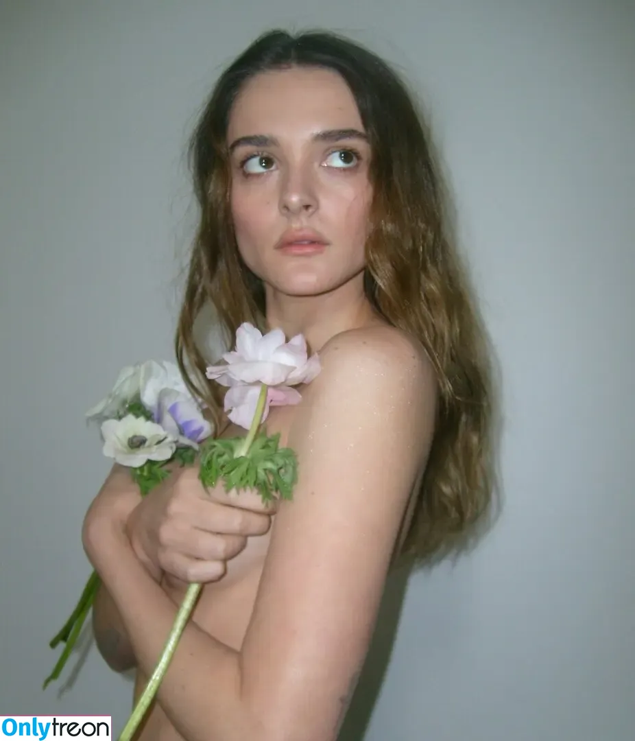 Charlotte Lawrence nude photo #0810 (charlotteslawrence)
