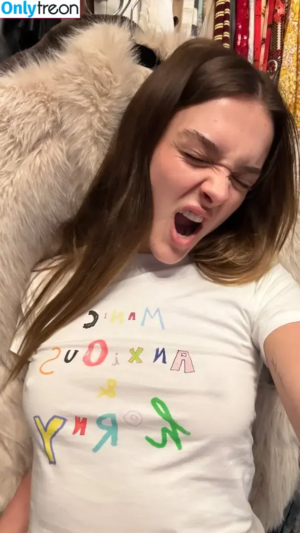 Charlotte Lawrence голая photo #0870 (charlotteslawrence)