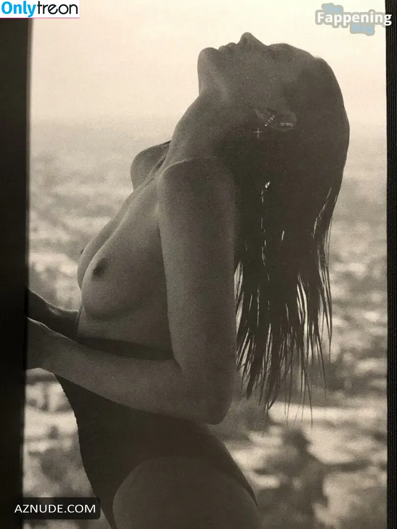 Charlotte Lawrence голая photo #0955 (charlotteslawrence)