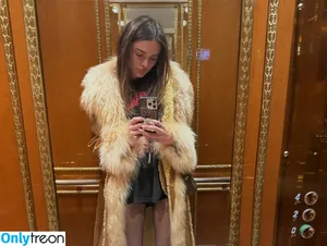 Charlotte Lawrence / charlotteslawrence nude photo #1082