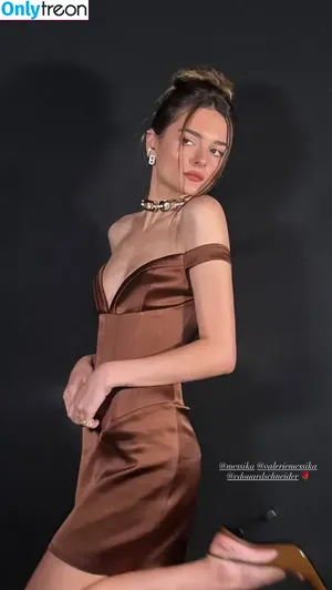 Charlotte Lawrence / charlotteslawrence nude photo #1085