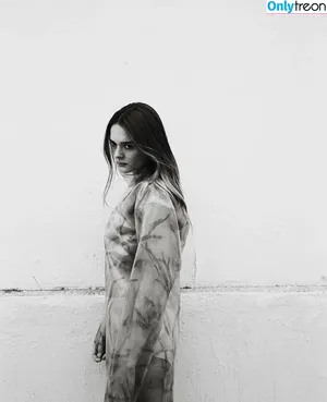 Charlotte Lawrence / charlotteslawrence nude photo #1086