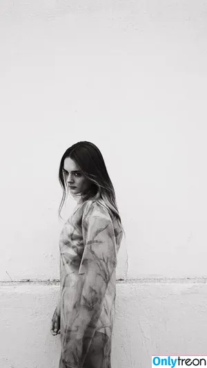 Charlotte Lawrence / charlotteslawrence nude photo #1093