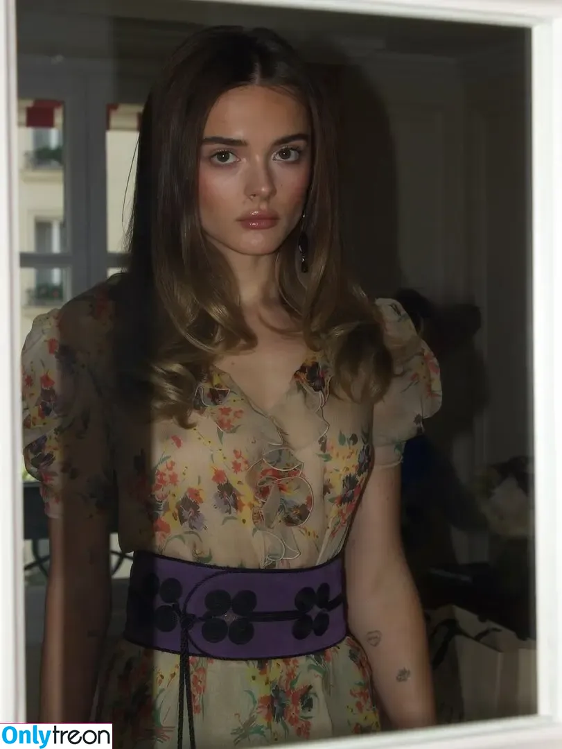 Charlotte Lawrence голая photo #1060 (charlotteslawrence)