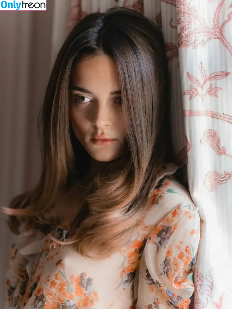 Charlotte Lawrence голая photo #1064 (charlotteslawrence)