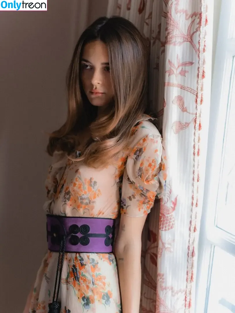 Charlotte Lawrence голая photo #1067 (charlotteslawrence)