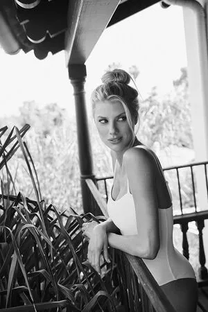 Charlotte McKinney / charlottemckinney фото голая #0256