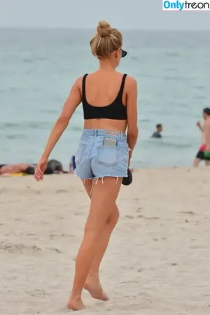 Charlotte McKinney / Char_mck / charlottemckinney nude photo #1136
