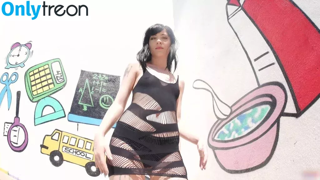 Charlotte Sartre nude photo #0386 (gothcharlotte)
