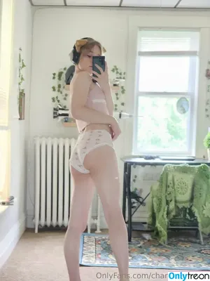 Charlotte40404 / too_old_femboy nude photo #0154