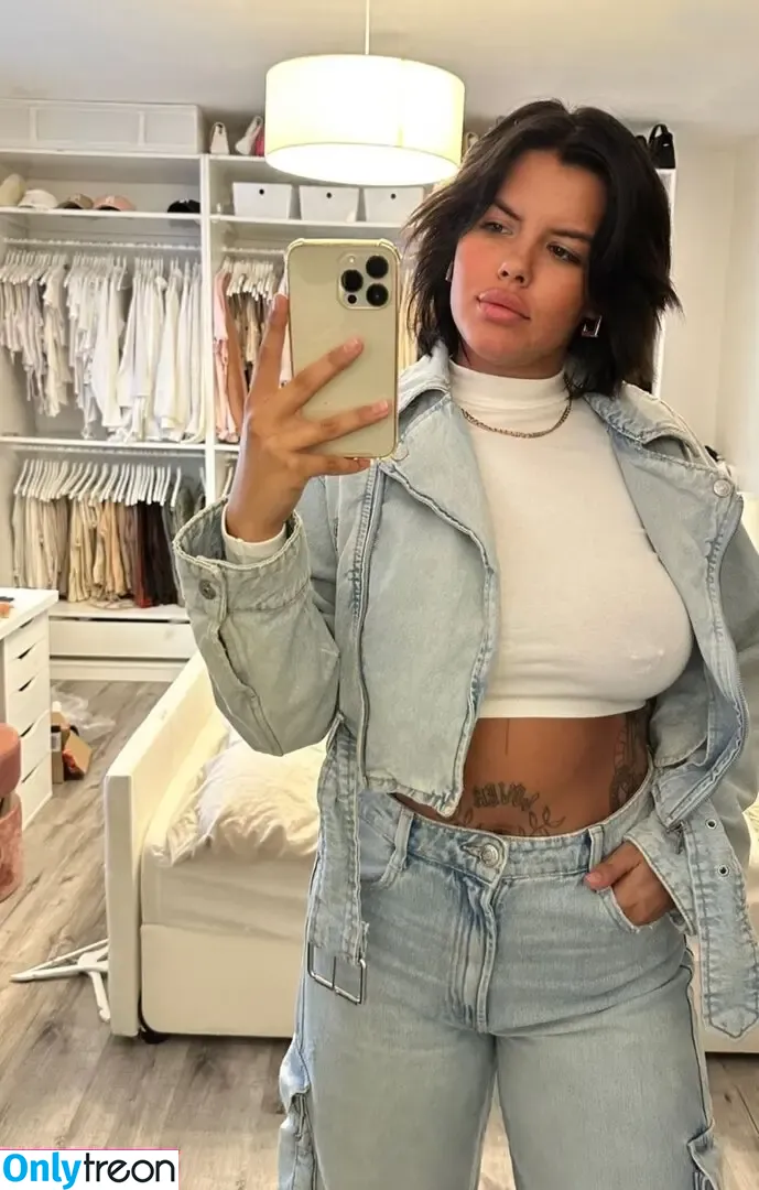 Charlottefdh nude photo #0002 (charlottefdh1)