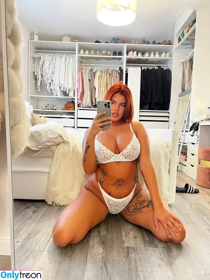 Charlottefdh nude photo #0021 (charlottefdh1)