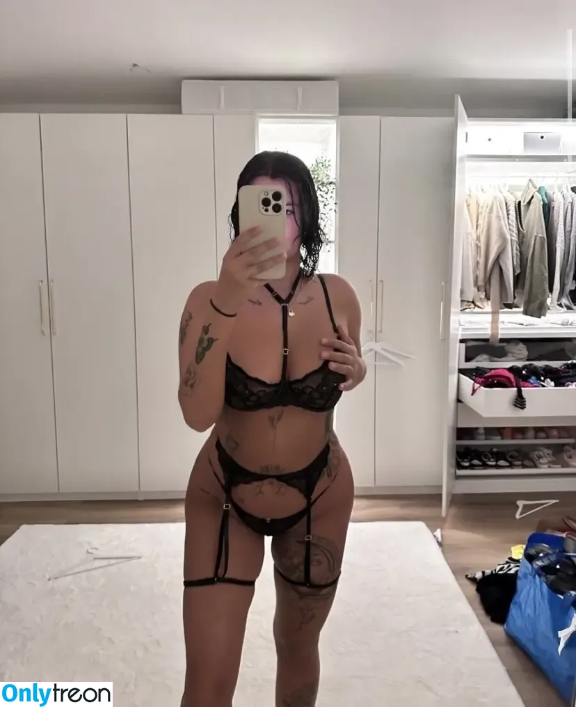 Charlottefdh nude photo #0100 (charlottefdh1)