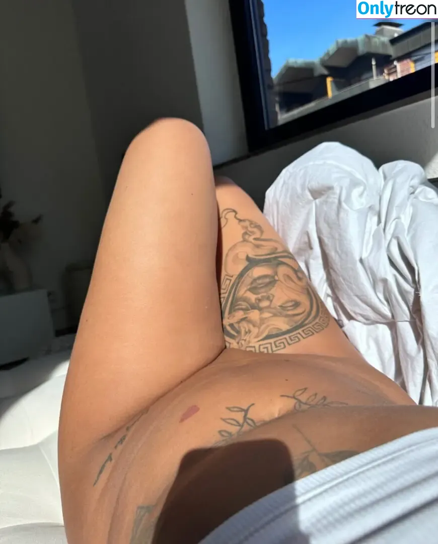Charlottefdh nude photo #0113 (charlottefdh1)