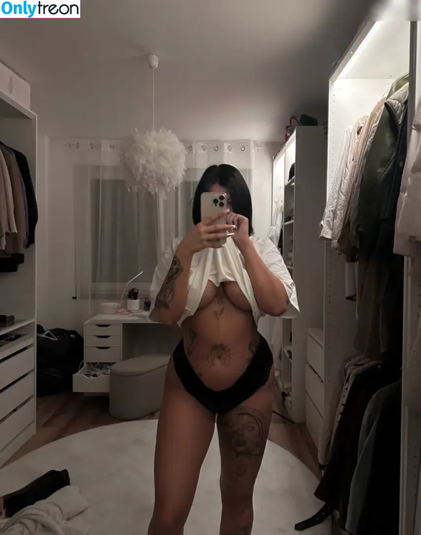 Charlottefdh nude photo #0163 (charlottefdh1)