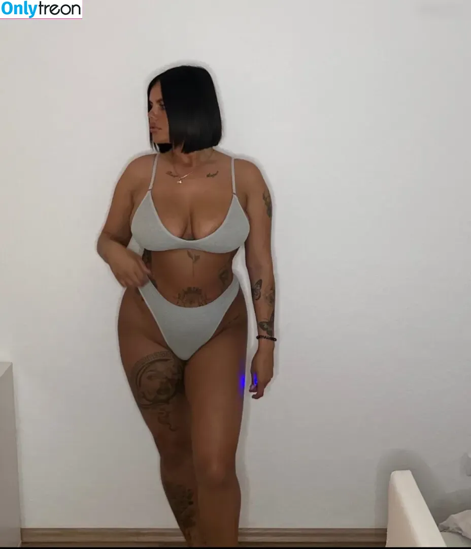 Charlottefdh nude photo #0168 (charlottefdh1)