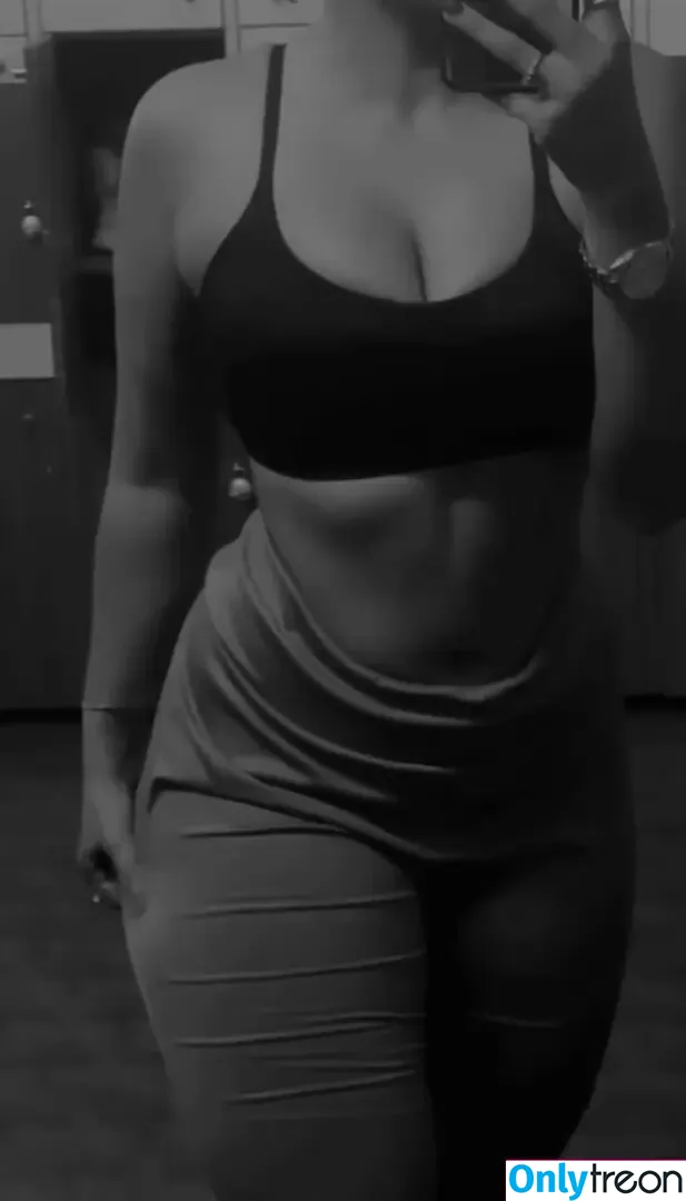 Chatingless nude photo #0001 (Chatingless)