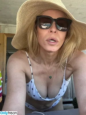 Chelsea Handler / chelseacockhandler / chelseahandler nude photo #0220