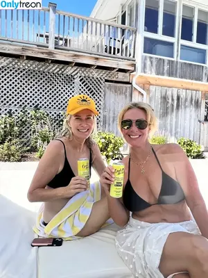Chelsea Handler / chelseacockhandler / chelseahandler nude photo #0221