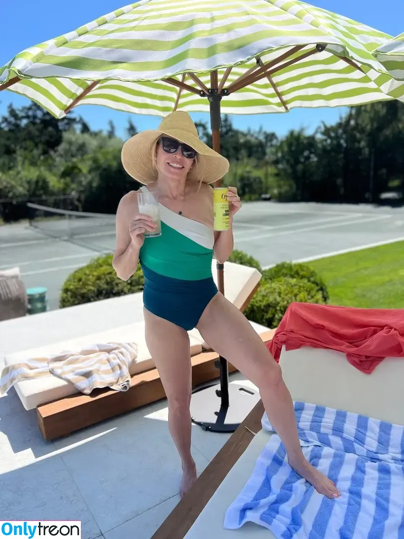 Chelsea Handler nude photo #0219 (chelseacockhandler / chelseahandler)