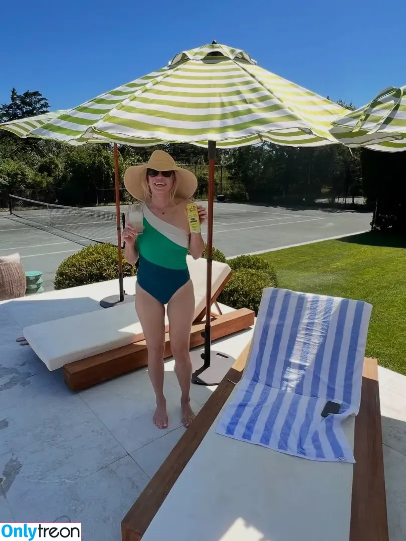Chelsea Handler nude photo #0222 (chelseacockhandler / chelseahandler)