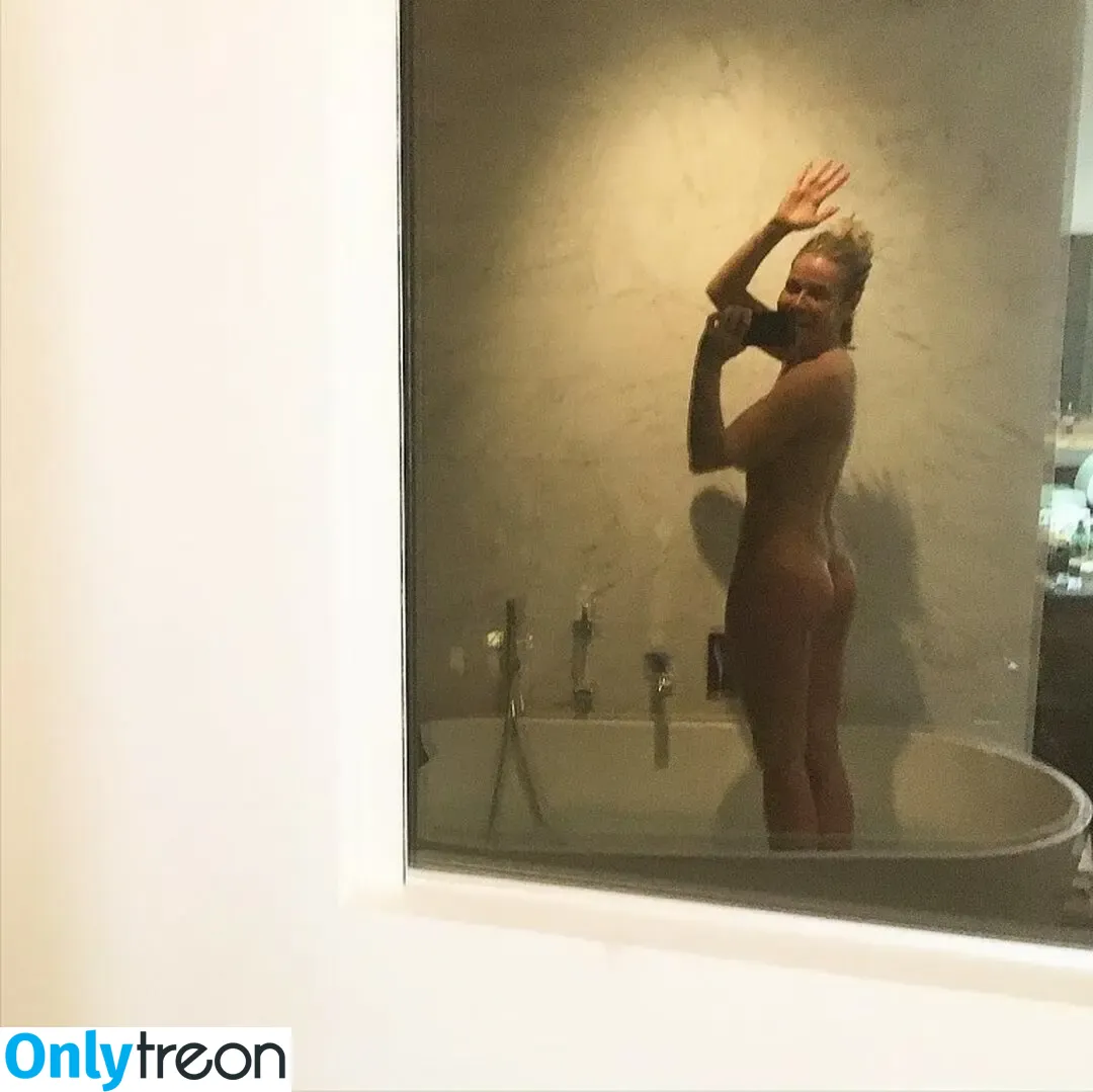Chelsea Handler nude photo #0230 (chelseacockhandler / chelseahandler)