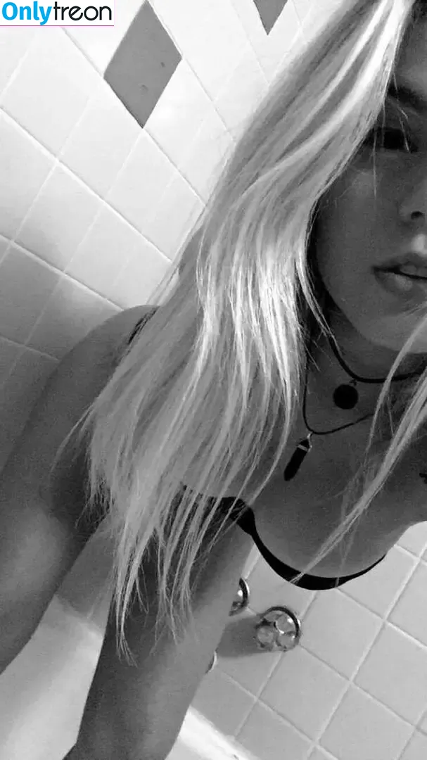 Chelseavundaland nude photo #0091 (Lilherblover / Thegnarlybarbie)