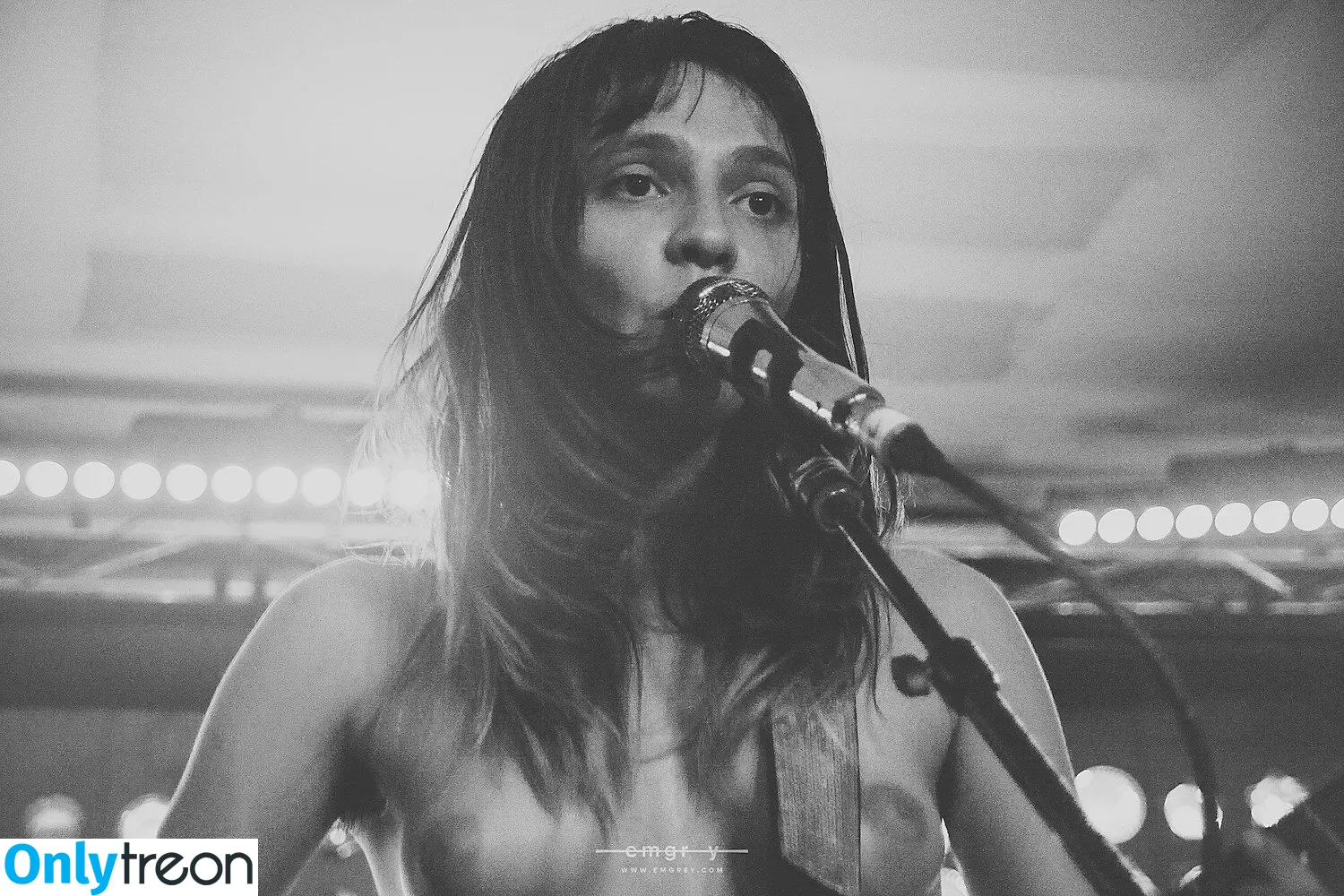 Cherry Glazerr nude photo #0005 (Clementine Creevy / cherryglazerr)