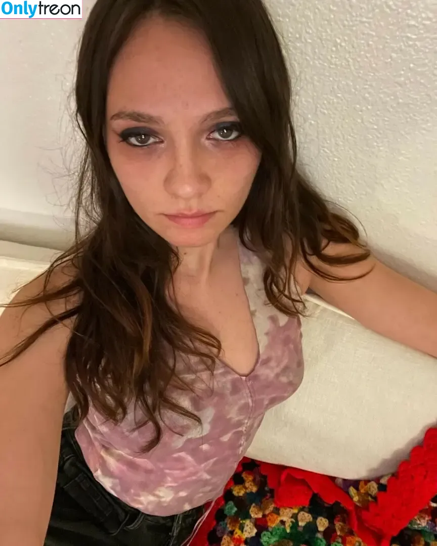 Cherry Glazerr nude photo #0042 (Clementine Creevy / cherryglazerr)