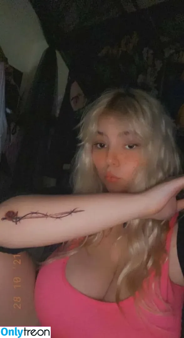 Chewys.melons nude photo #0281 (Chewy_waifu / chewtastic_chewy)