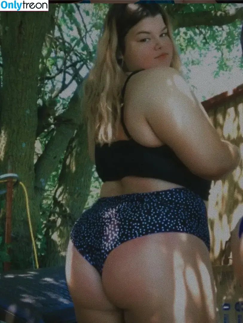 Chickynug nude photo #0001 (chickynuggs)