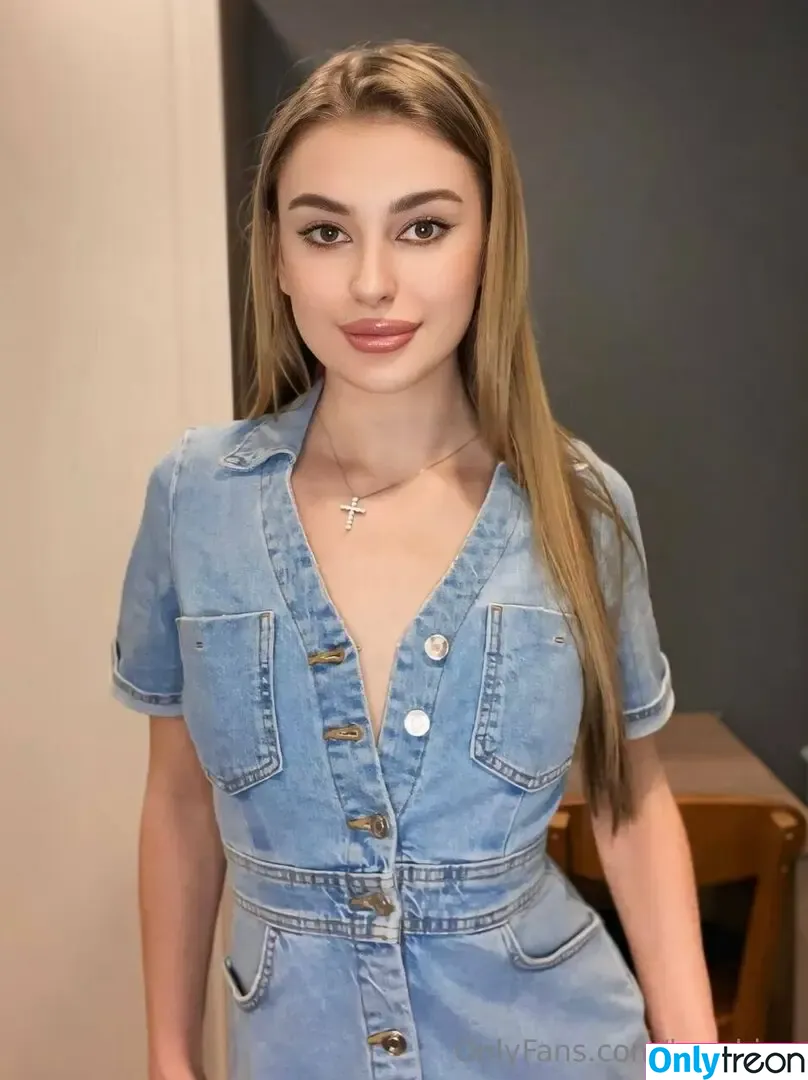 chllooee nude photo #0008 (Chloe / chllooee.g)