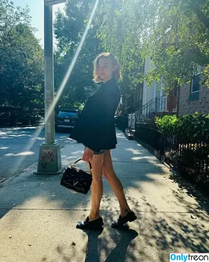 Chloë Grace Moretz / chloegmoretz nude photo #0947