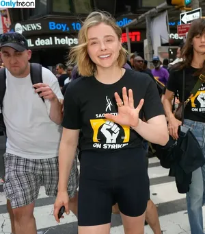 Chloë Grace Moretz / chloegmoretz nude photo #0951