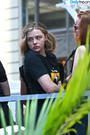 Chloë Grace Moretz / chloegmoretz nude photo #0954