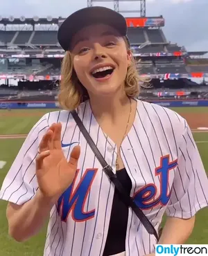 Chloë Grace Moretz / chloegmoretz nude photo #0961