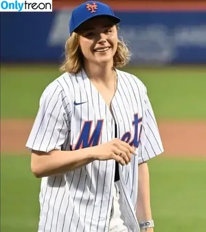 Chloë Grace Moretz / chloegmoretz nude photo #0968
