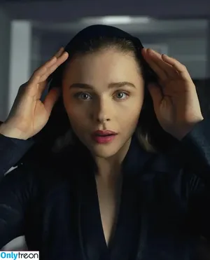 Chloë Grace Moretz / chloegmoretz nude photo #0985